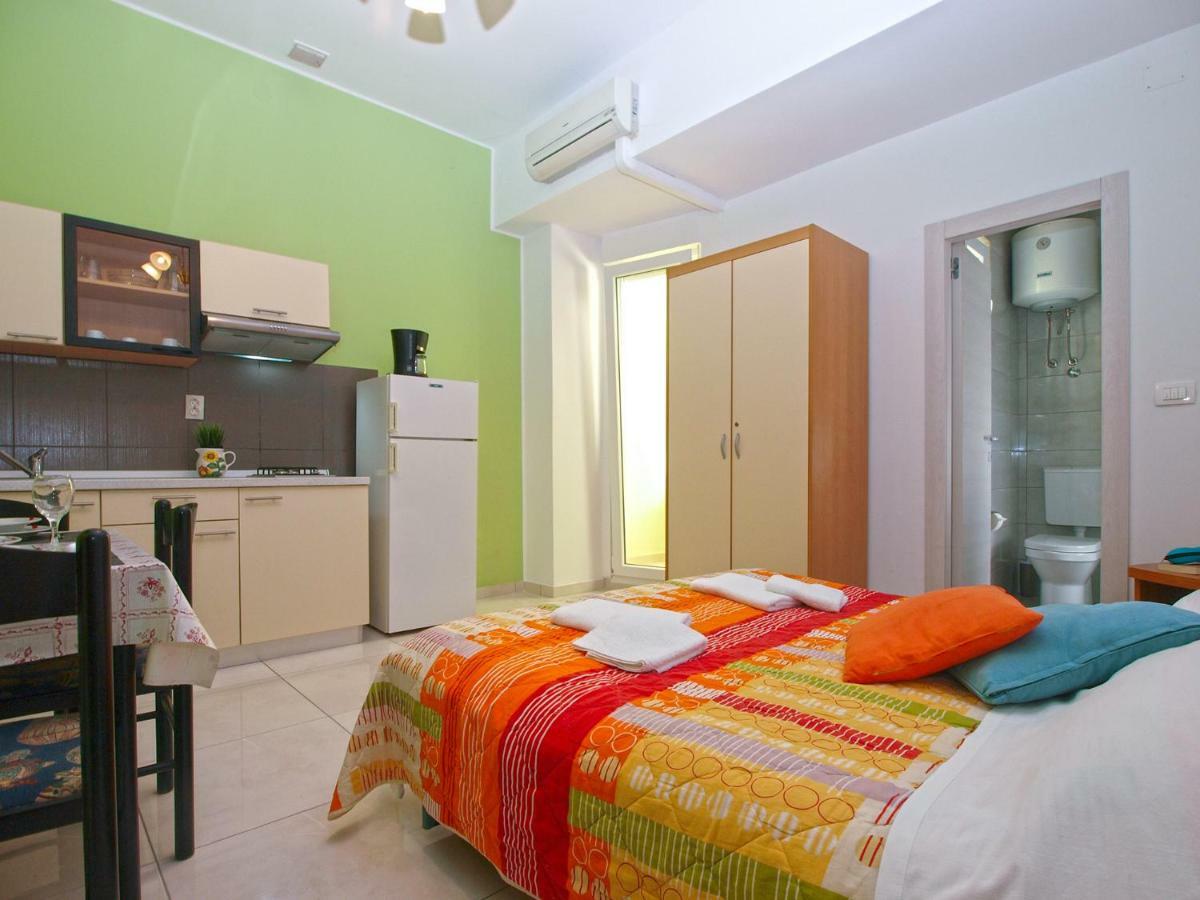 Apartments Oriana 898 Pula Bagian luar foto
