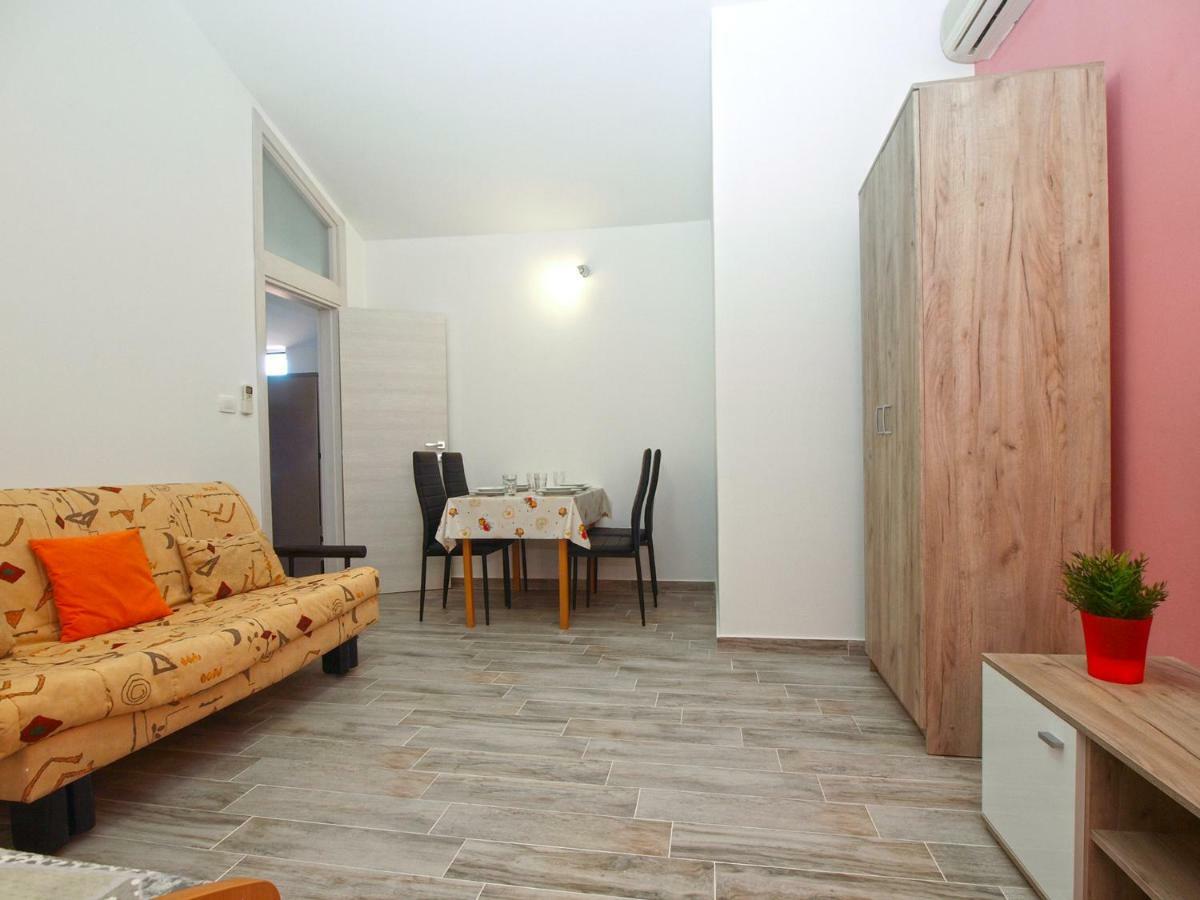 Apartments Oriana 898 Pula Bagian luar foto
