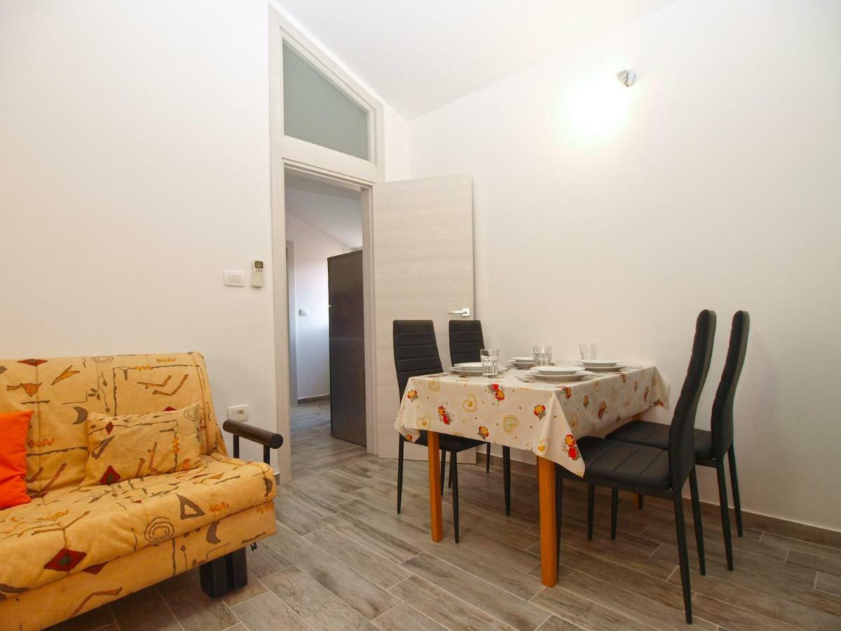 Apartments Oriana 898 Pula Bagian luar foto