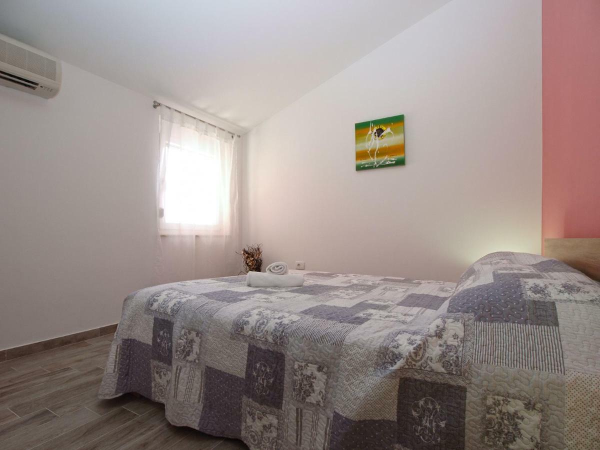 Apartments Oriana 898 Pula Bagian luar foto