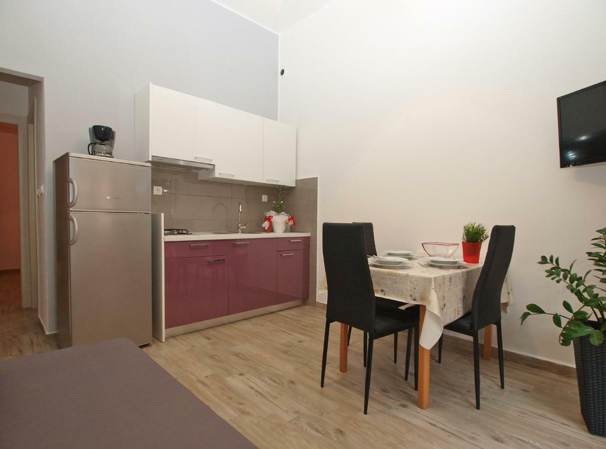 Apartments Oriana 898 Pula Bagian luar foto