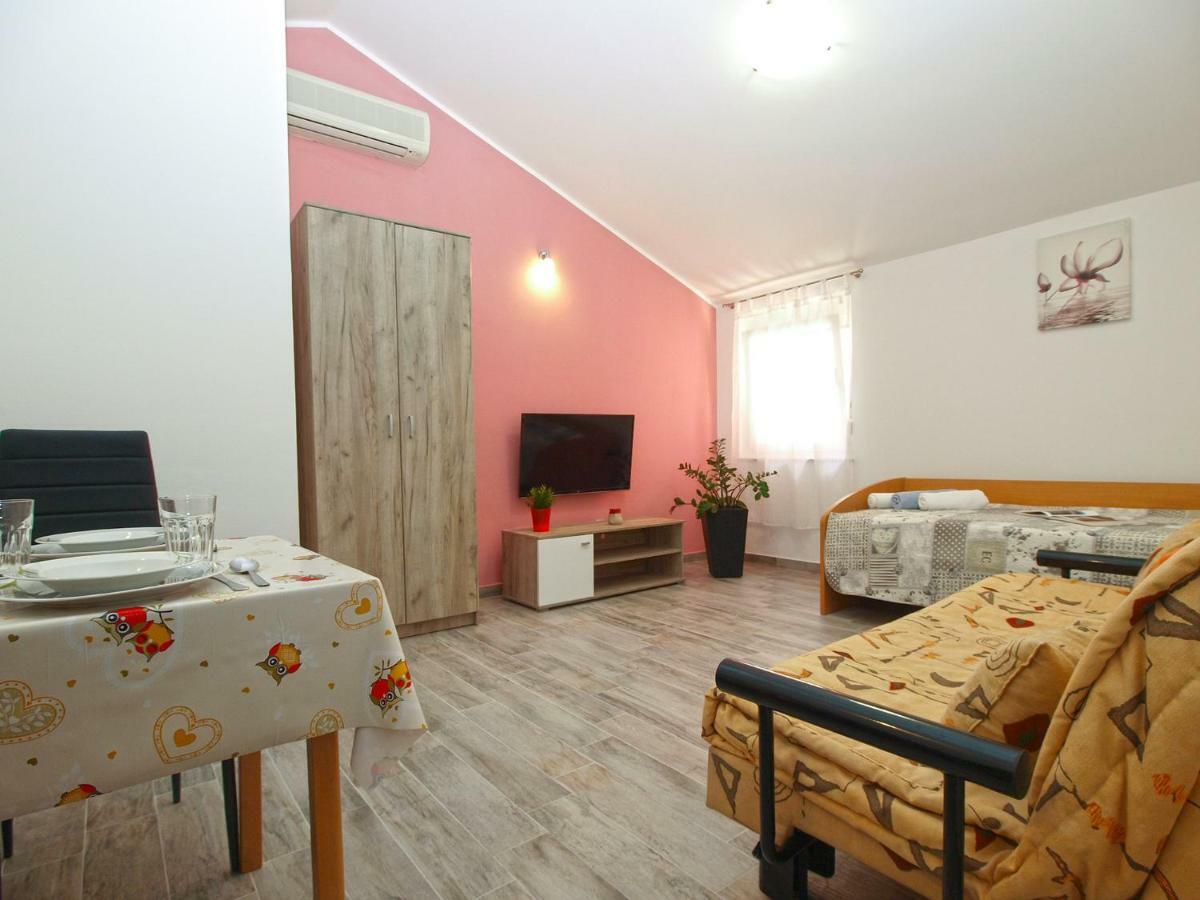 Apartments Oriana 898 Pula Bagian luar foto