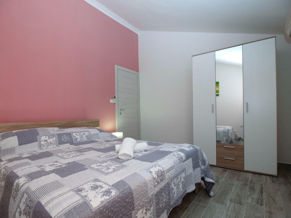 Apartments Oriana 898 Pula Bagian luar foto